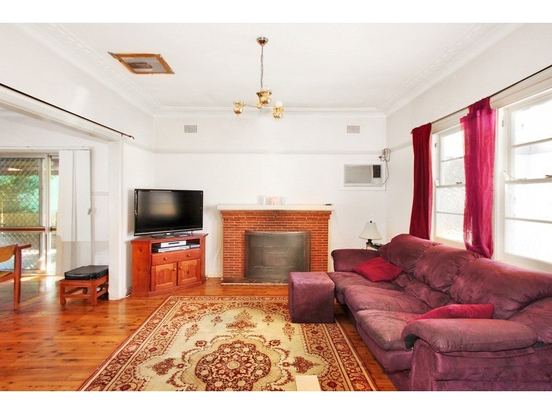 9 Edgeroy Street, Tamworth NSW 2340