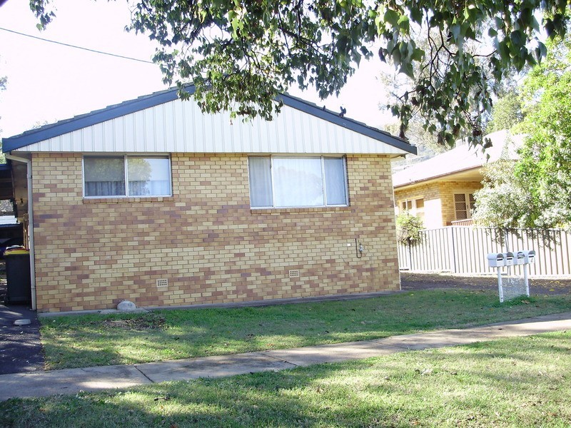 2/162A Carthage Street, Tamworth NSW 2340