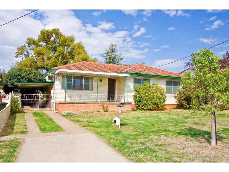 19 Holland  Street, Tamworth NSW 2340