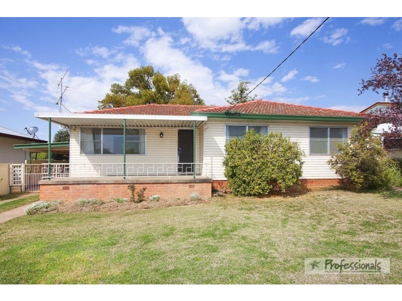 19 Holland  Street, Tamworth NSW 2340