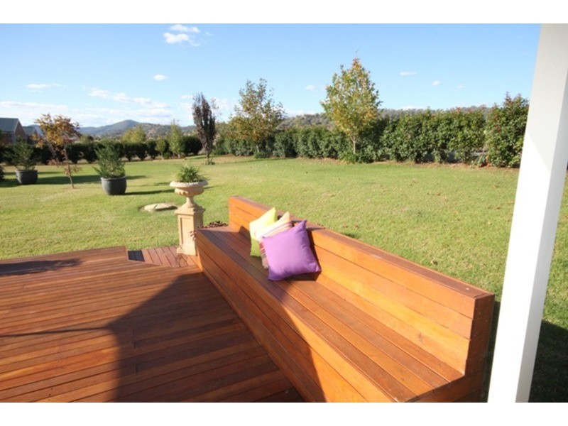 2 Sequoia  Drive, Tamworth NSW 2340