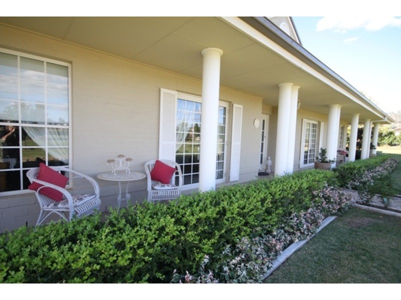 2 Sequoia  Drive, Tamworth NSW 2340