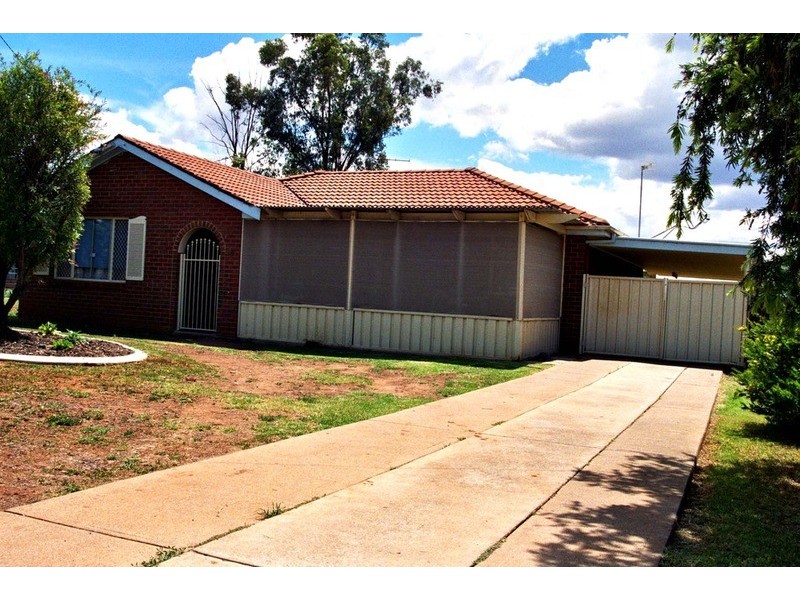 63 Warral Road, Tamworth NSW 2340