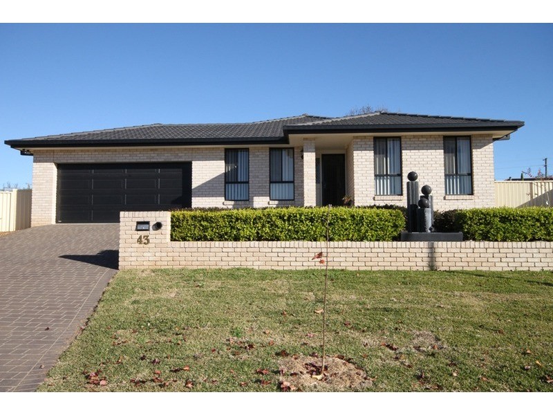 43 Peregrine Avenue, Calala NSW 2340