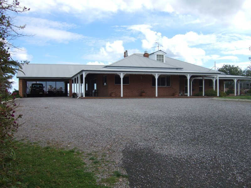 HIGHLANDS 157 Kerridene Road, Piallamore NSW 2340