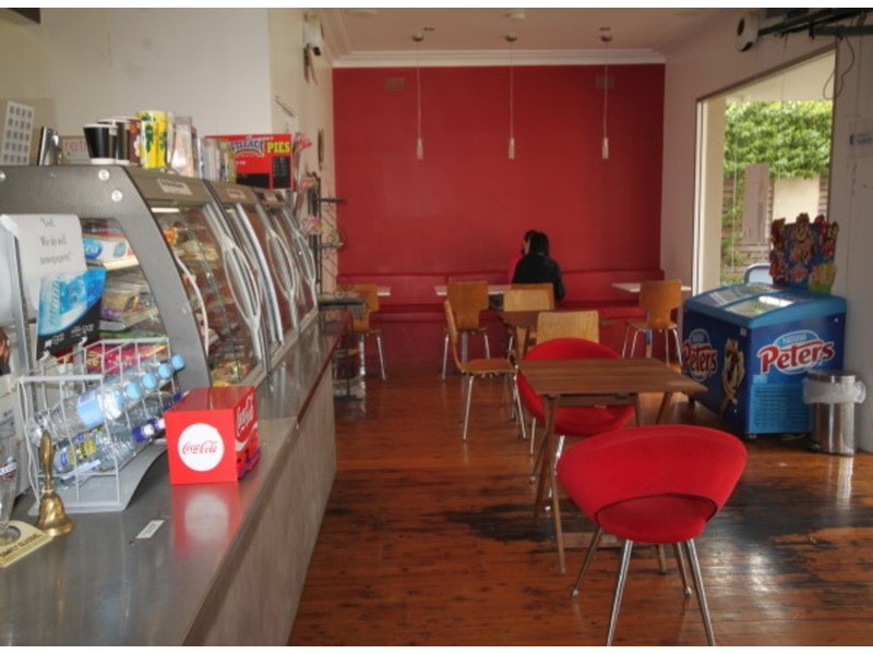 “Cafe Retro”/6 Janison Street, Tamworth NSW 2340