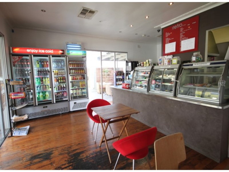 “Cafe Retro”/6 Janison Street, Tamworth NSW 2340