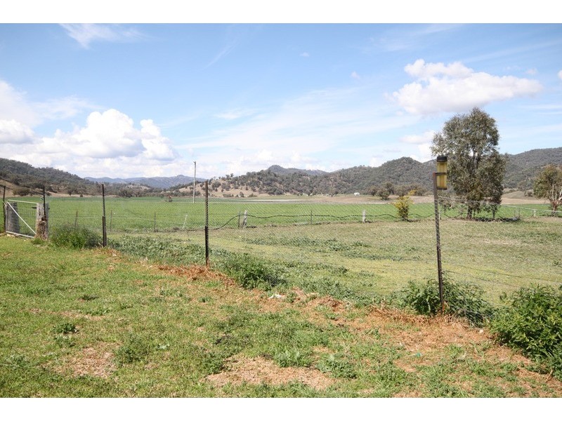 30 Back Limbri Road, Kootingal NSW 2352