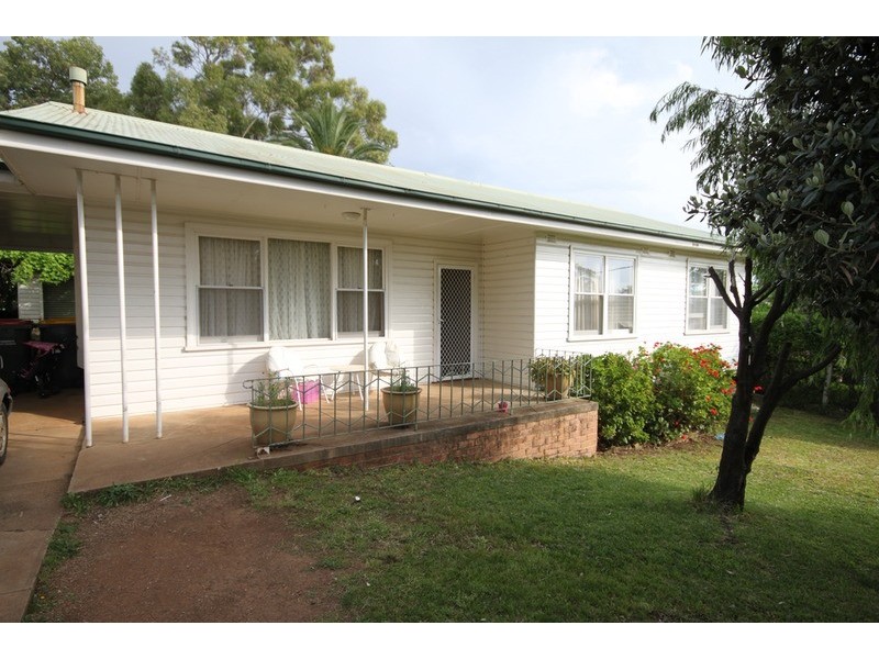 1 Yarral Avenue, Tamworth NSW 2340