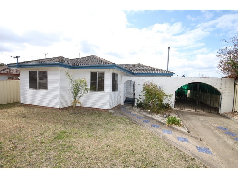 11 Olive Lane, Tamworth NSW 2340