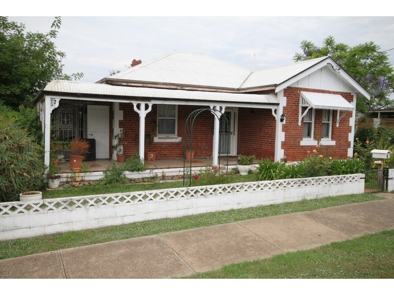 4 Janison  Street, Tamworth NSW 2340