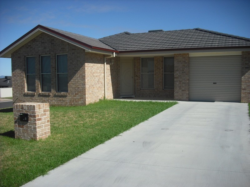 8 Orley  Drive, Tamworth NSW 2340