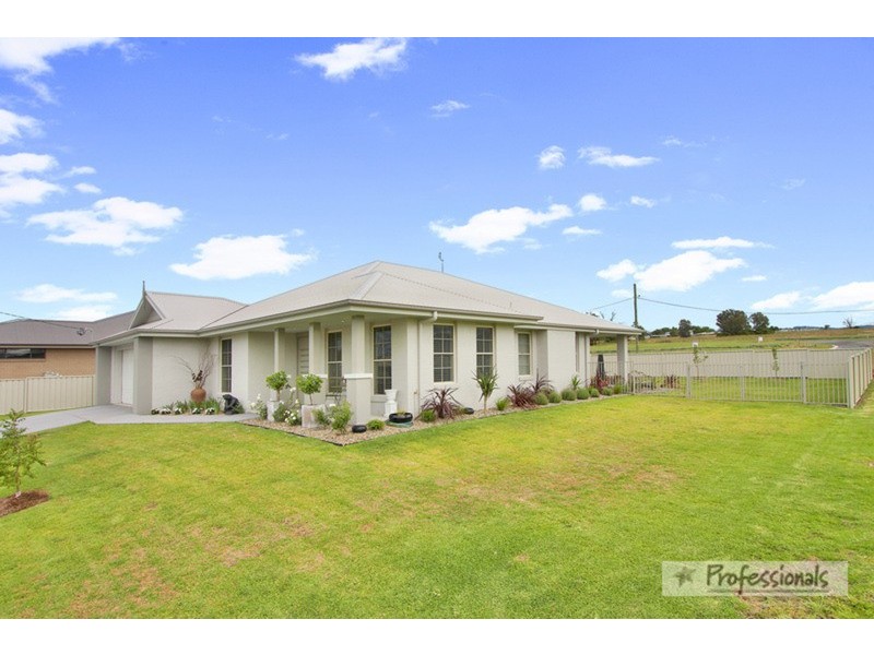 7 Grevillea Crescent, Kootingal NSW 2352