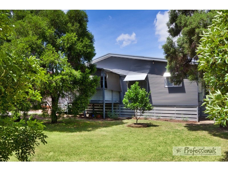 1 Damar Avenue, Kootingal NSW 2352