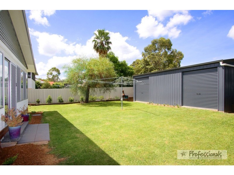 1 Damar Avenue, Kootingal NSW 2352