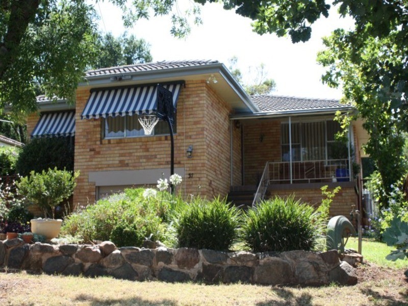 37 Hall  Street, Tamworth NSW 2340