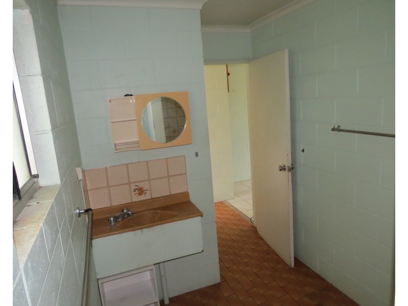 2 /16 Powell Street, Bowen QLD 4805