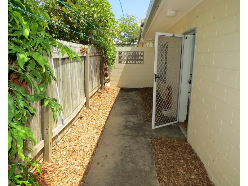 2 /16 Powell Street, Bowen QLD 4805