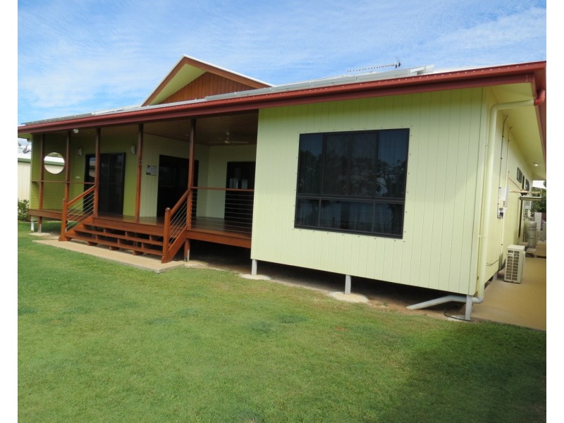 42 Whyte Avenue, Brisk Bay QLD 4805