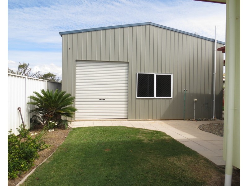 42 Whyte Avenue, Brisk Bay QLD 4805