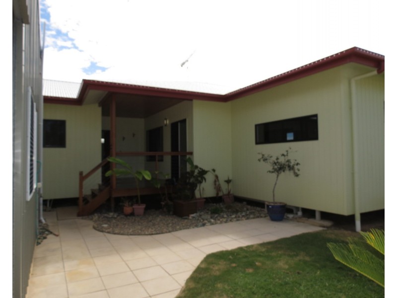 42 Whyte Avenue, Brisk Bay QLD 4805