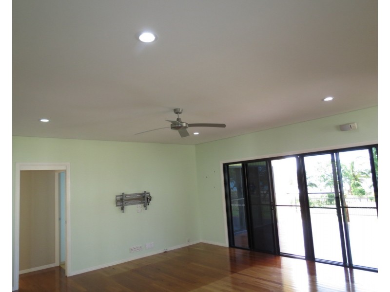 42 Whyte Avenue, Brisk Bay QLD 4805