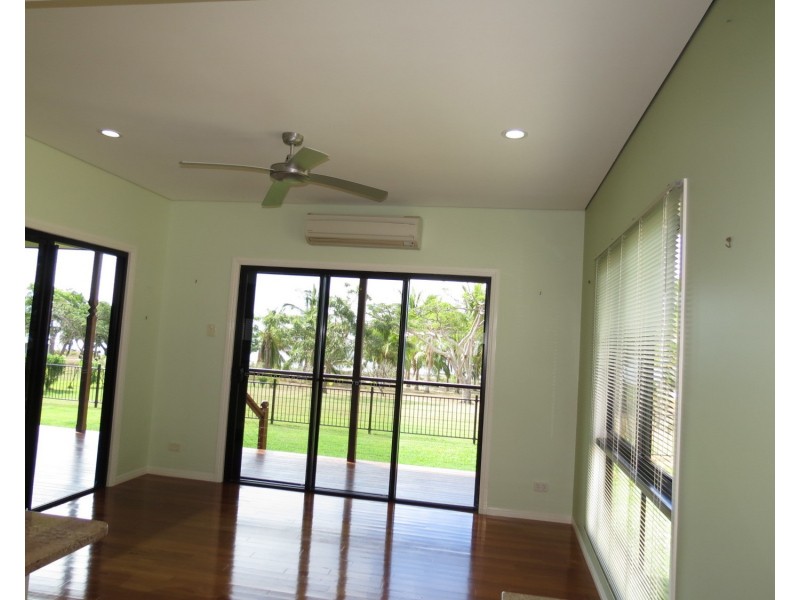 42 Whyte Avenue, Brisk Bay QLD 4805