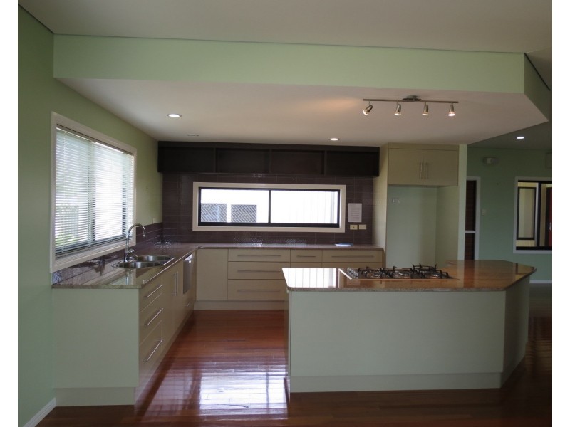 42 Whyte Avenue, Brisk Bay QLD 4805