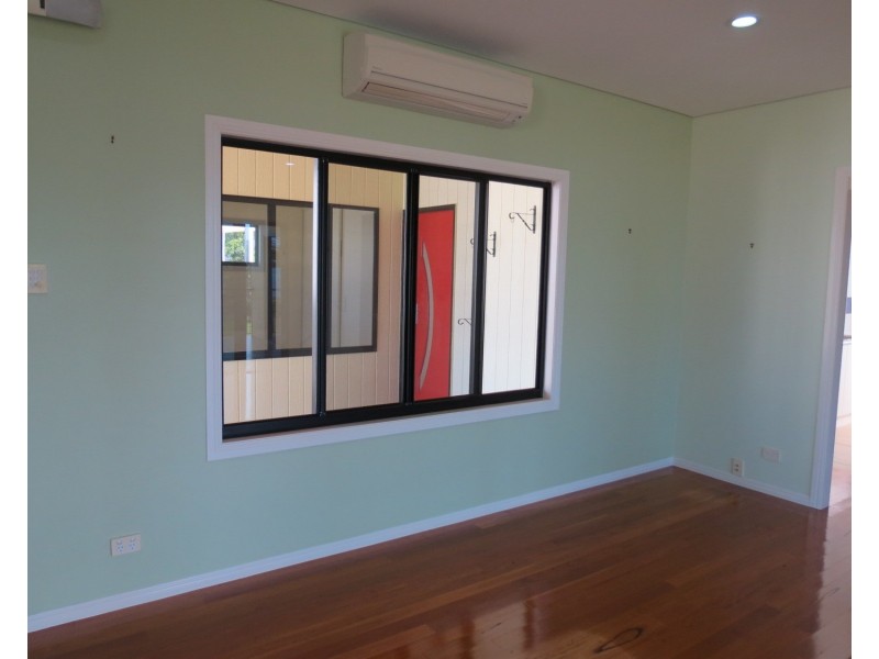 42 Whyte Avenue, Brisk Bay QLD 4805