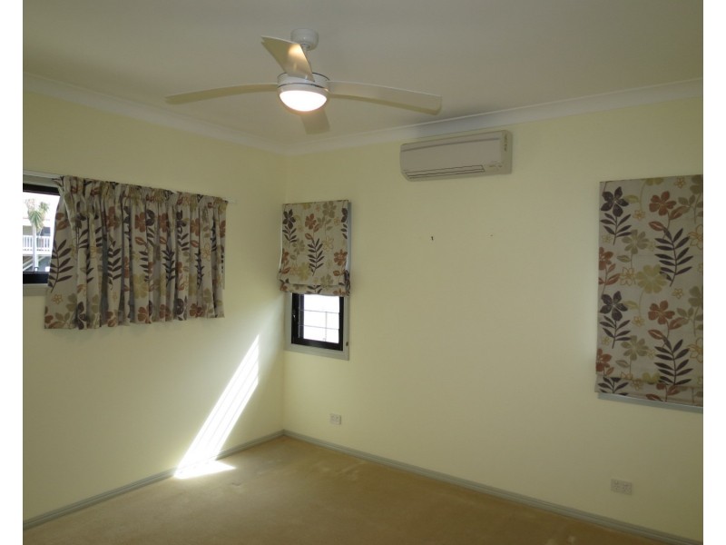 42 Whyte Avenue, Brisk Bay QLD 4805