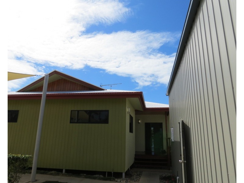 42 Whyte Avenue, Brisk Bay QLD 4805