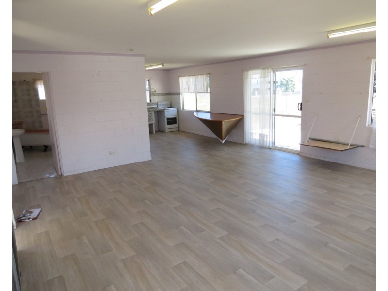 25 Thomas Street, Bowen QLD 4805