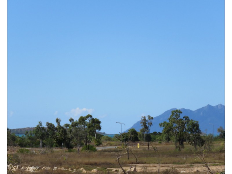 40 Scenic Crescent, Bowen QLD 4805