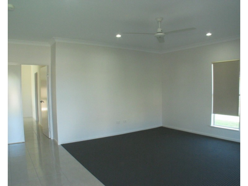 33 Seabreeze Crescent, Bowen QLD 4805
