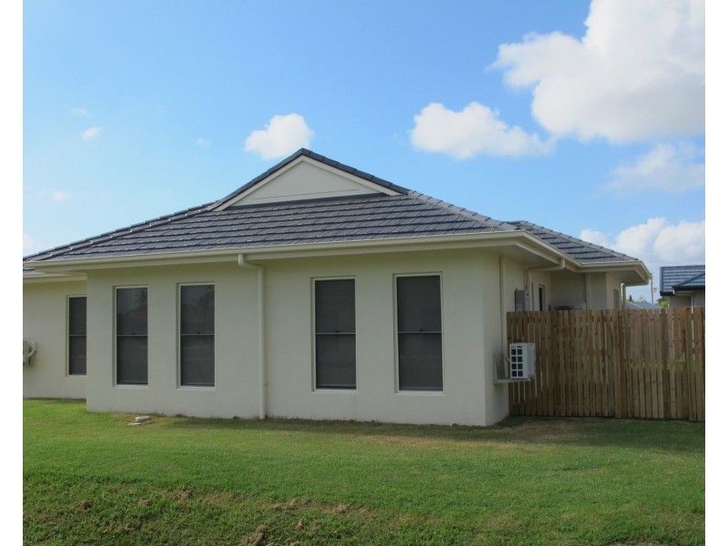 33 Seabreeze Crescent, Bowen QLD 4805