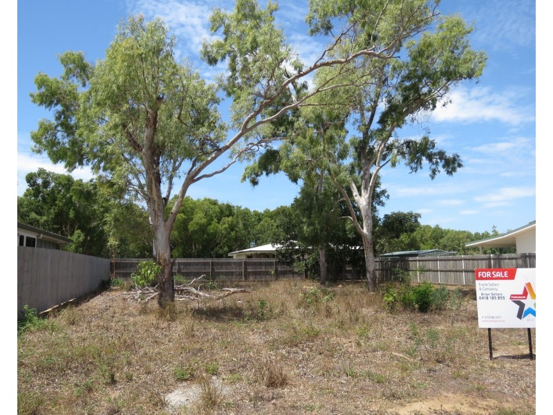 34 Crofton Street, Bowen QLD 4805