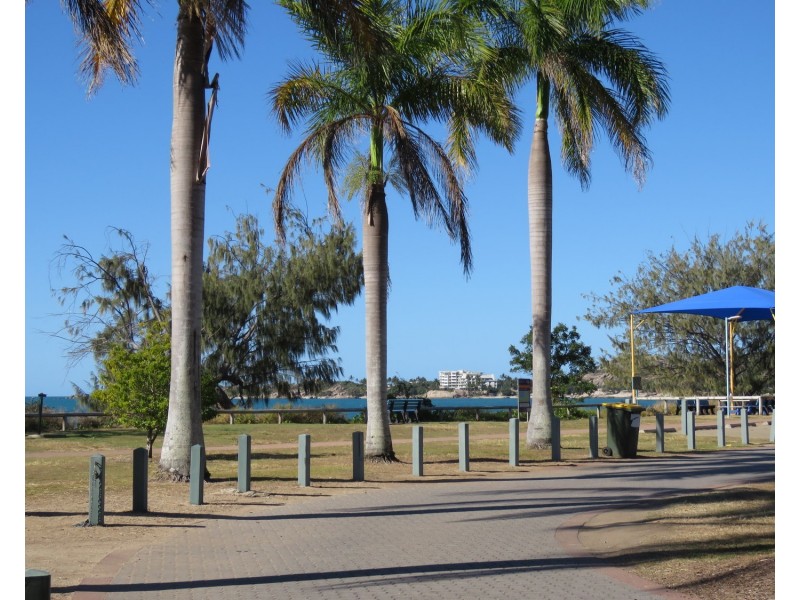 34 Crofton Street, Bowen QLD 4805