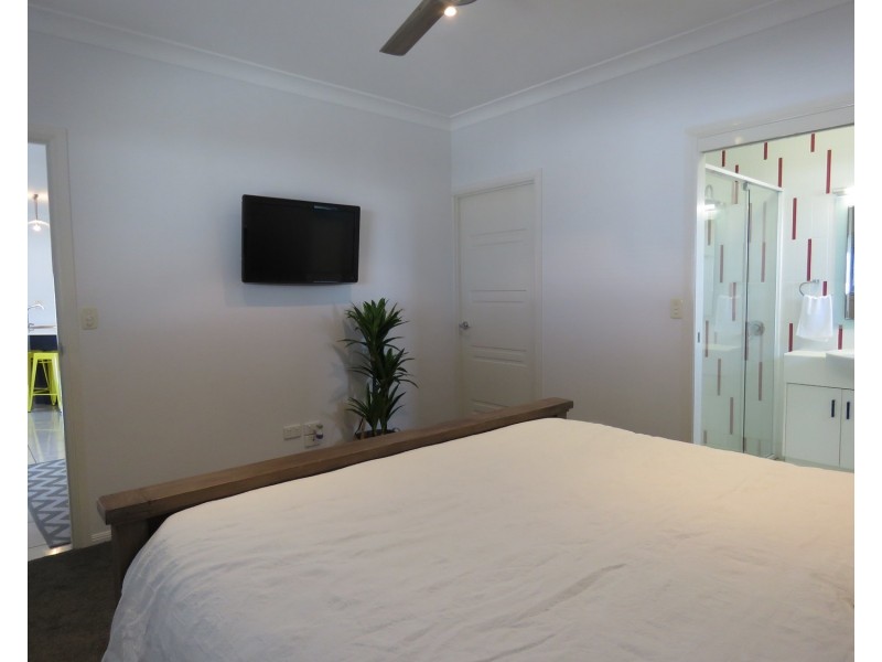 18 Reynolds Street, Bowen QLD 4805