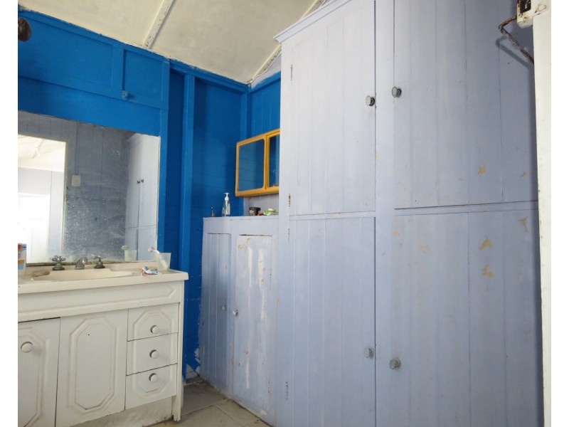 27 Livingstone Street, Bowen QLD 4805