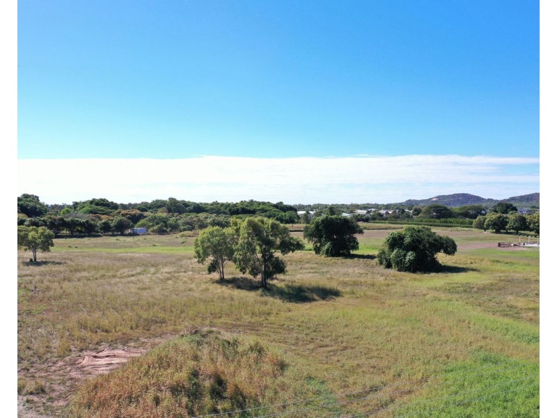 8 Crowley Street, Bowen QLD 4805
