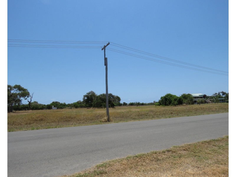 8 Crowley Street, Bowen QLD 4805