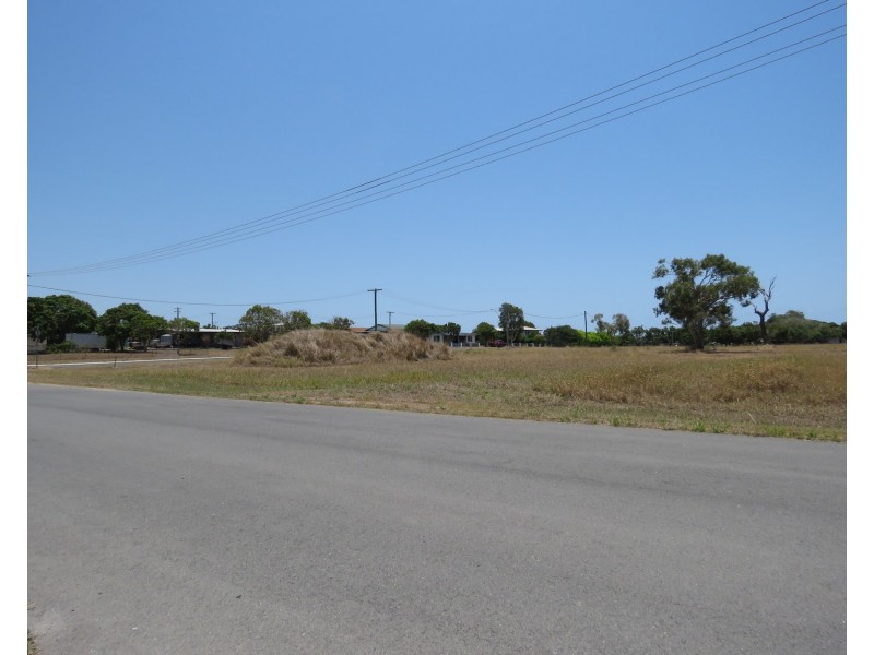 8 Crowley Street, Bowen QLD 4805
