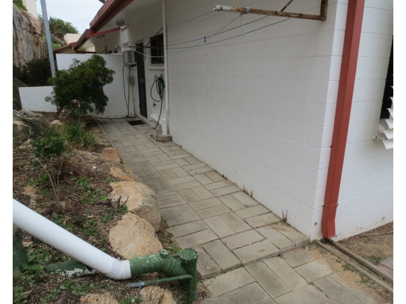 1/10 Poinciana Drive, Bowen QLD 4805