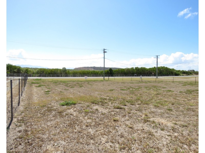 41 Queens Road, Bowen QLD 4805