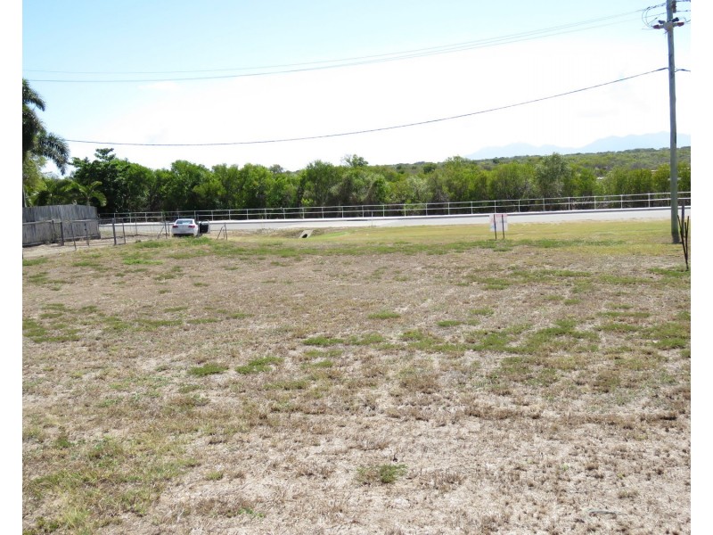 41 Queens Road, Bowen QLD 4805