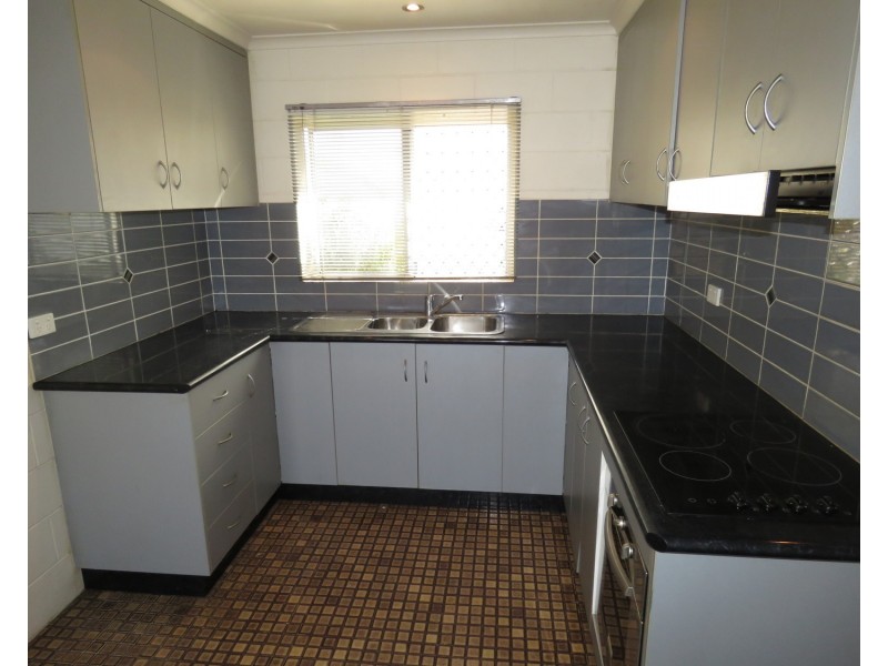 2/89 Powell Street, Bowen QLD 4805