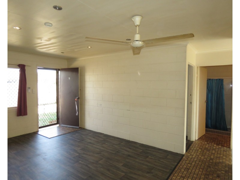 2/89 Powell Street, Bowen QLD 4805