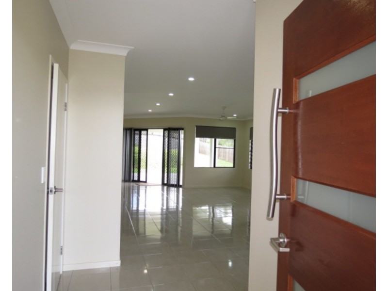 8 Seacove Crescent, Bowen QLD 4805