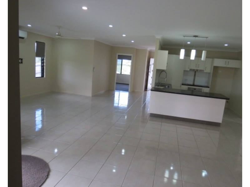 8 Seacove Crescent, Bowen QLD 4805