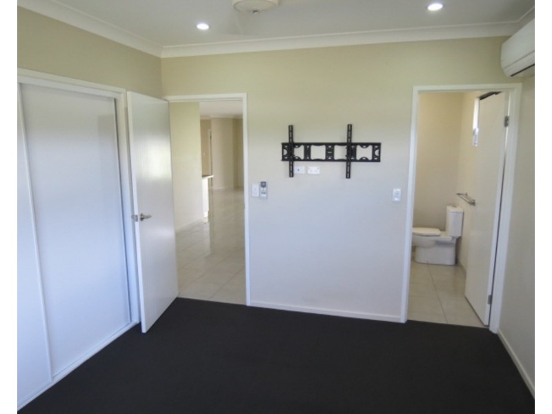 8 Seacove Crescent, Bowen QLD 4805